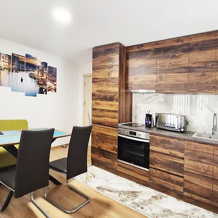 Sun-kissed Getaway Apartment