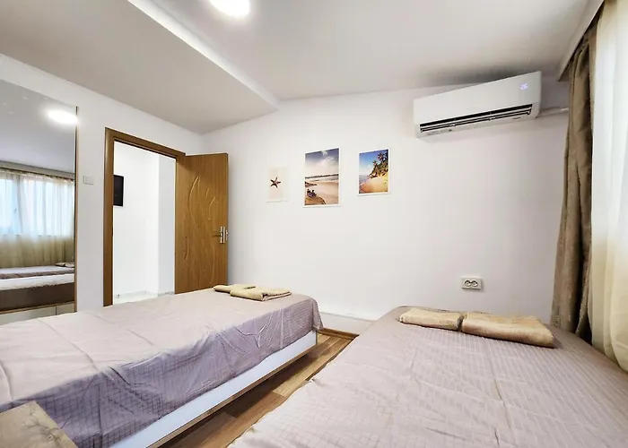 Sun-kissed Getaway Apartment Warna